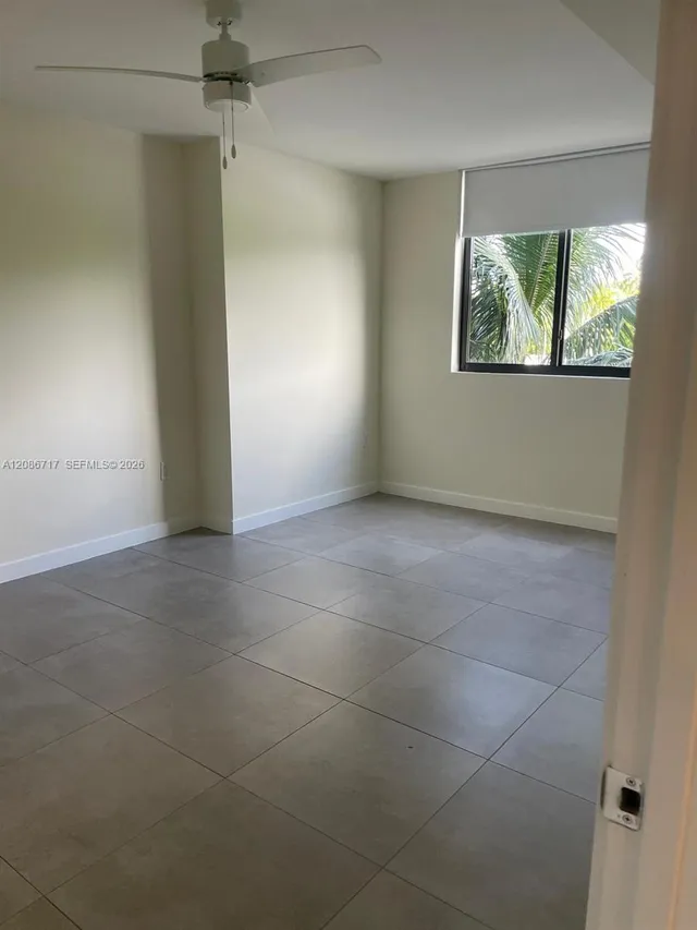 1-bedroom rental at 16395 Biscayne Boulevard #216, North Miami Beach