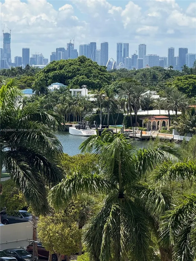 1-bedroom rental at 5555 Collins Avenue #7Z, Miami Beach