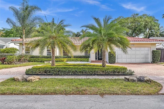 6-bedroom rental at 3370 N 36th Place, Hollywood