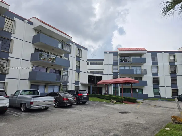 3-bedroom rental at 5900 SW 127th Avenue #3304, Miami