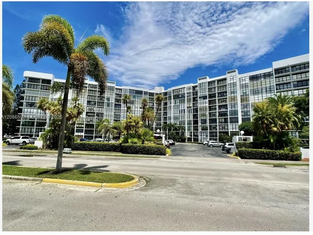 2-bedroom rental at 800 Parkview Drive #106, Hallandale Beach
