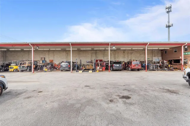 Commercial at 105 NE 1st Road, Homestead