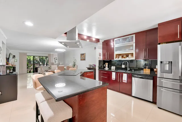 2-bedroom home at 435 LAKEVIEW Drive #104, Weston