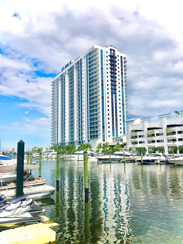 2-bedroom home at 17111 BISCAYNE Boulevard #1903, North Miami Beach