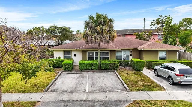 2-bedroom home at 330 Avondale Drive, Pompano Beach