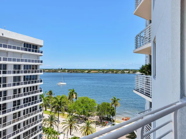 2-bedroom home at 1551 N Flagler Drive #903, West Palm Beach