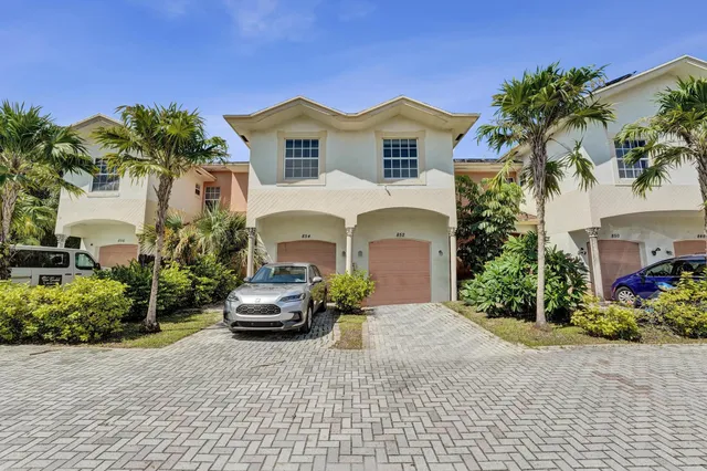 3-bedroom rental at 852 NW 9TH Street, Hallandale Beach