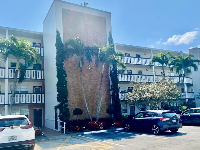 2-bedroom rental at 4052 Hythe C, Boca Raton