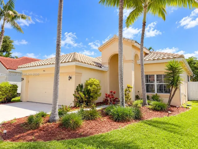 3-bedroom rental at 908 Tanglewood Circle #908, Weston