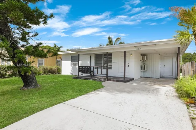 2-bedroom rental at 1103 S F Street, Palm Beach