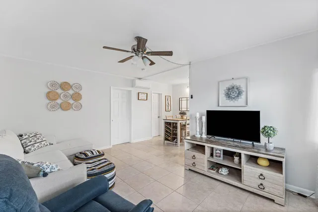 1-bedroom home at 11 SW 4th Avenue #Unit 6, Boca Raton