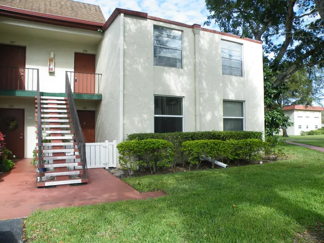 2-bedroom rental at 15 Willowbrook Lane #108, Delray Beach