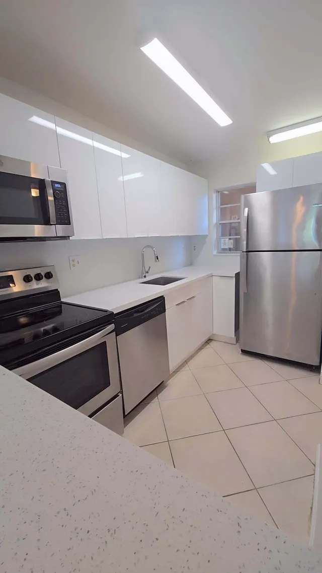 1-bedroom rental at 4121 STIRLING Road #404, Dania Beach