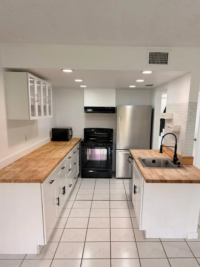 2-bedroom rental at 9825 NW 37th Street, Sunrise