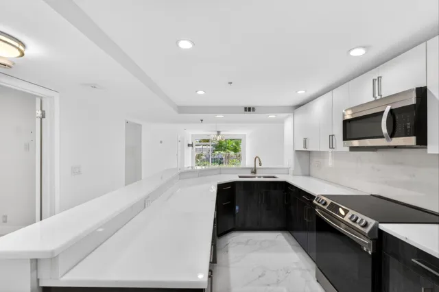 2-bedroom rental at 3901 S Flagler Drive #105, West Palm Beach