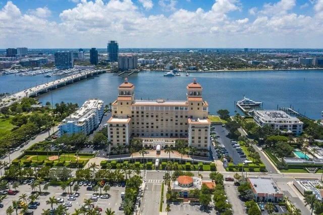 2-bedroom rental at 150 Bradley 0403 Place #403, Palm Beach
