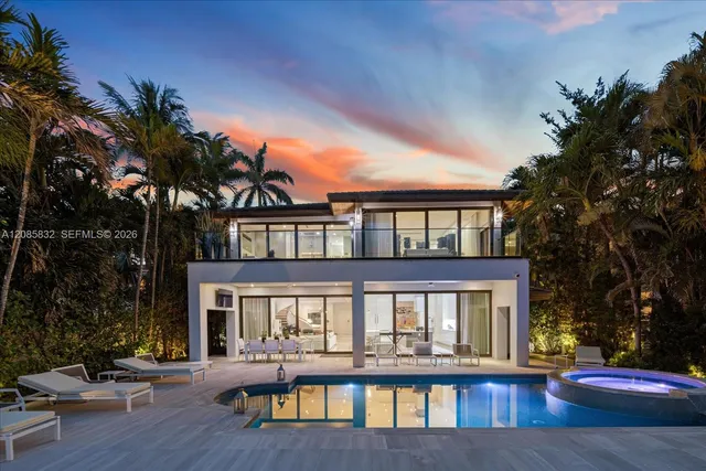 7-bedroom home at 401 E Rivo Alto Drive, Miami Beach