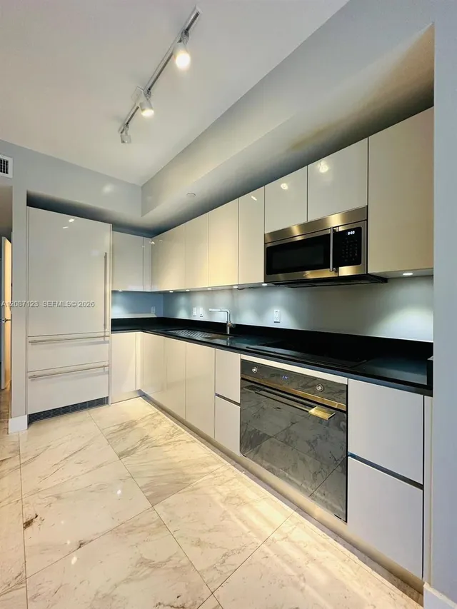 1-bedroom home at 1010 Brickell Avenue #4208, Miami