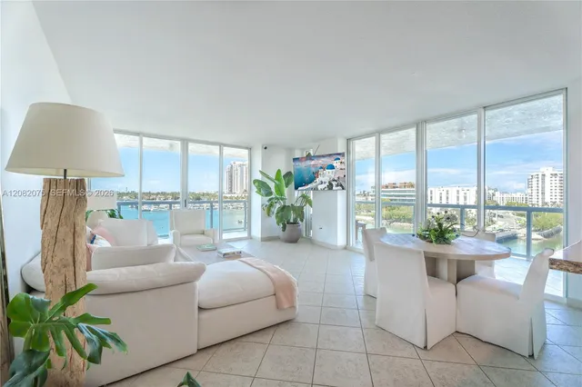 2-bedroom home at 10 Venetian Way #604, Miami Beach