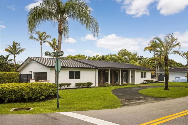 4-bedroom rental at 13240 SW 70th Avenue, Pinecrest