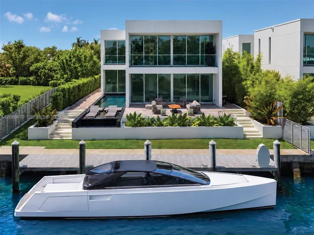 4-bedroom rental at 1011 W 48th Street #8, Miami Beach