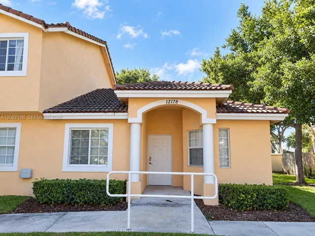 2-bedroom rental at 12178 SW 143rd Lane #12-4, Miami
