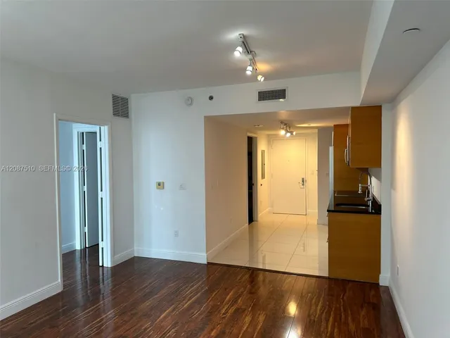 1-bedroom rental at 465 Brickell Avenue #3404, Miami