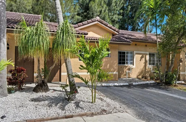 2-bedroom rental at 6143 Garden Court, Davie