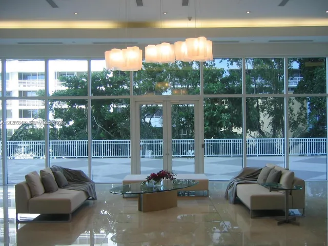 1-bedroom home at 2101 Brickell Avenue #1002, Miami