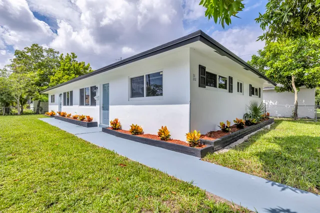 3-bedroom rental at 800-802 SW 6th Court #800-802, Pompano Beach