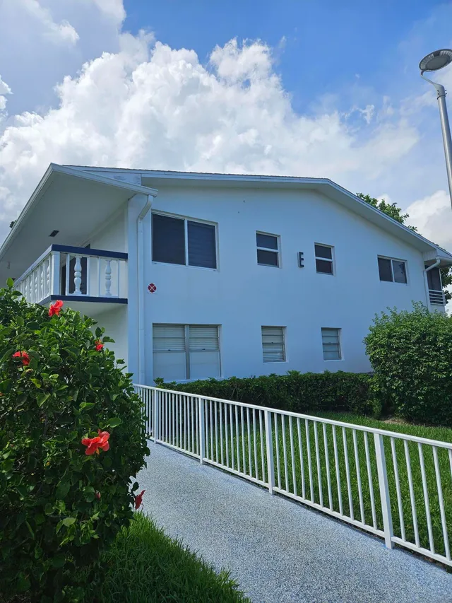 2-bedroom rental at 120 WESTBURY E #120, Deerfield Beach