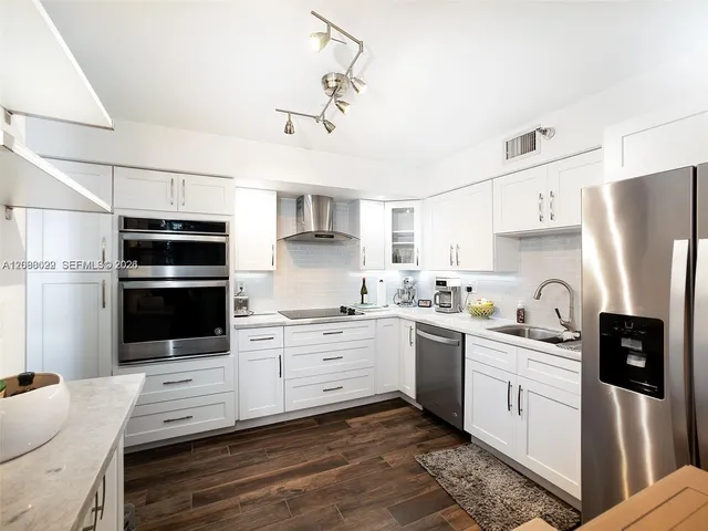 2-bedroom rental at 3500 Mystic Pointe Drive #1607, Aventura