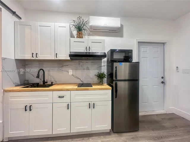 1-bedroom rental at 15400 SW 169th Lane #Side, Miami