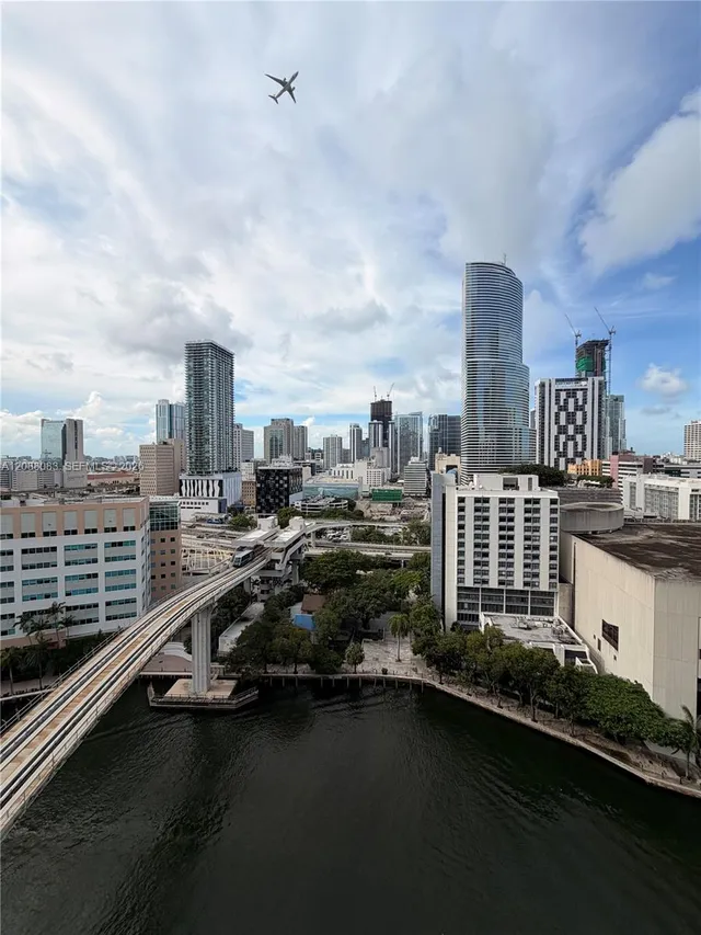 2-bedroom rental at 31 SE 5th Street #2001, Miami