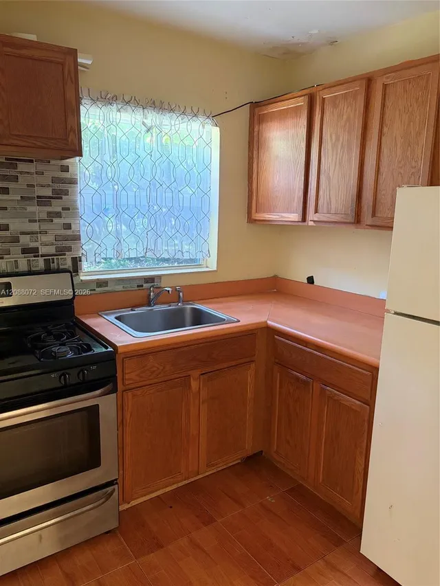 1-bedroom rental at 1851 Funston Street #B, Hollywood