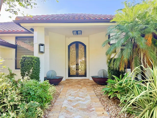 6-bedroom rental at 2880 Windmill Ranch Road, Weston