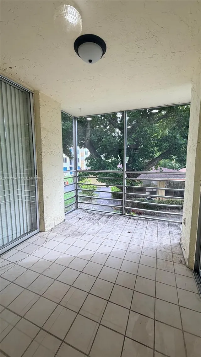 2-bedroom rental at 17890 W Dixie Hwy 215 Highway #215, North Miami Beach