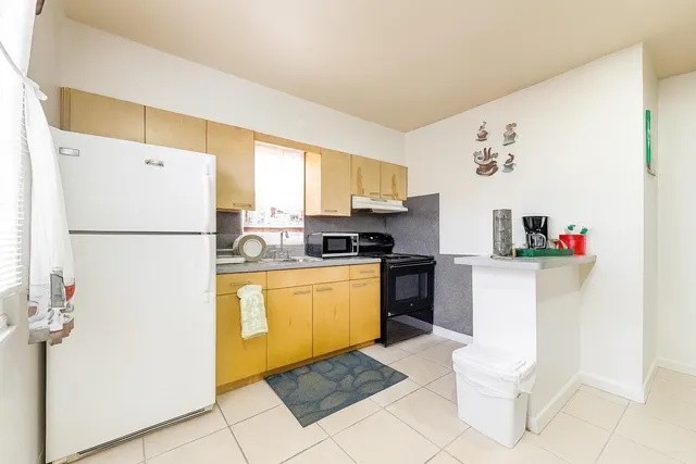 1-bedroom rental at 1935 Taylor Street #2, Hollywood