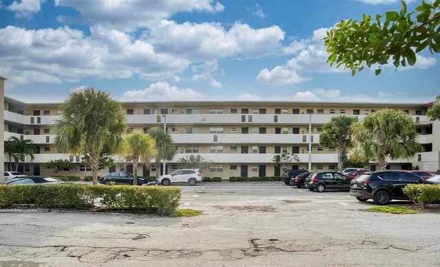 1-bedroom home at 1690 NE 191st Street #405-1, North Miami Beach