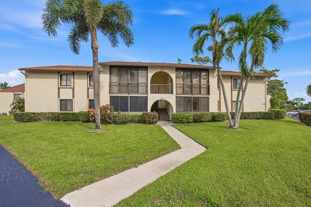 2-bedroom home at 331 KNOTTY PINE Circle #D-2, Greenacres