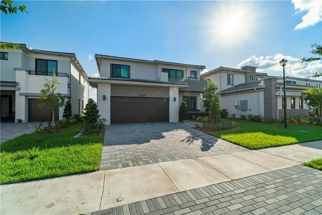 4-bedroom rental at 10870 OCEANO Way, Parkland