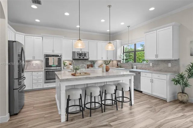 5-bedroom home at 8142 Bradford Way, Parkland