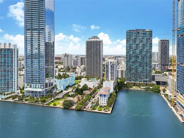 3-bedroom home at 600 NE 27th Street #704, Miami