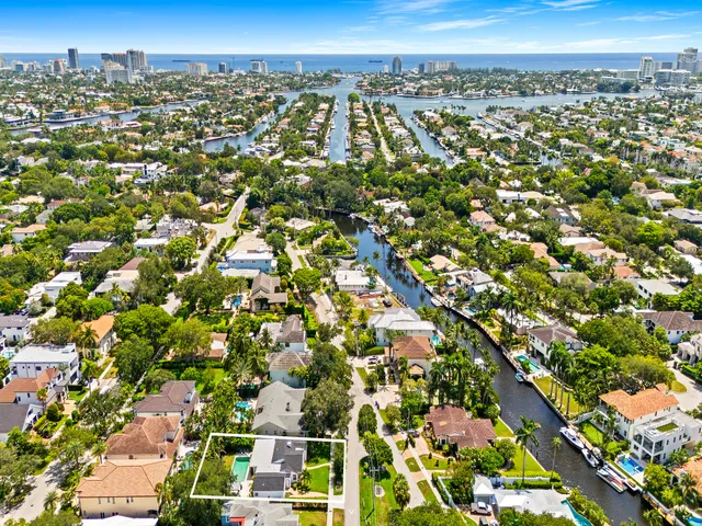 4-bedroom home at 1001 SE 10th Street, Fort Lauderdale