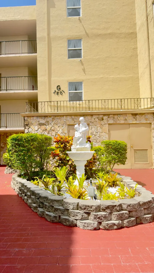 2-bedroom rental at 2801 SOMERSET Drive #201, Lauderdale Lakes
