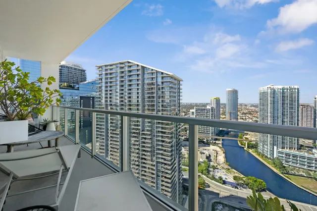 1-bedroom rental at 55 SE 6TH Street #4300, Miami