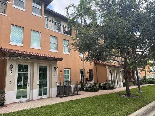 2-bedroom home at 928 SW 147th Avenue #2906, Pembroke Pines
