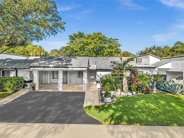 3-bedroom home at 359 Fairway Circle #59, Weston