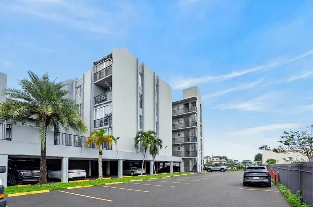 3-bedroom home at 305 W 68th Street #419, Hialeah