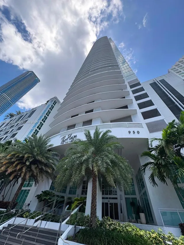 2-bedroom rental at 950 Brickell Bay Drive #4505, Miami